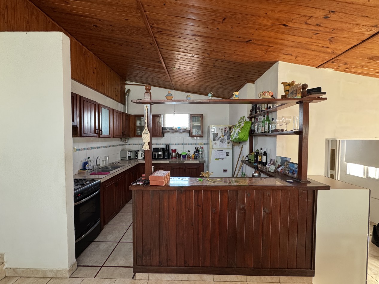 SE VENDE CASA ZONA RACEDO Y AV. DE LAS AMERICAS