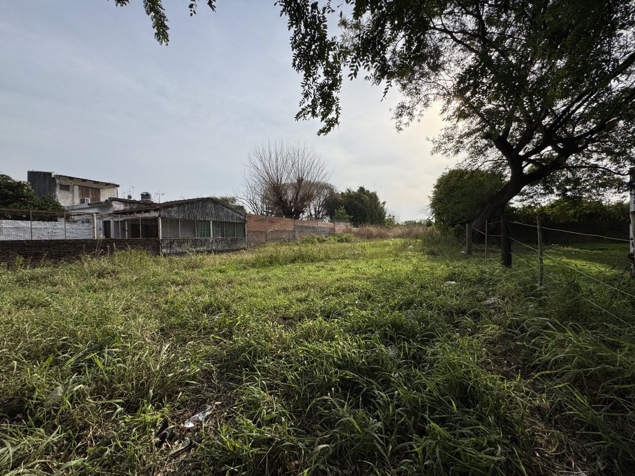 SE VENDE AMPLIO TERRENO EN PARANA 1500 m2