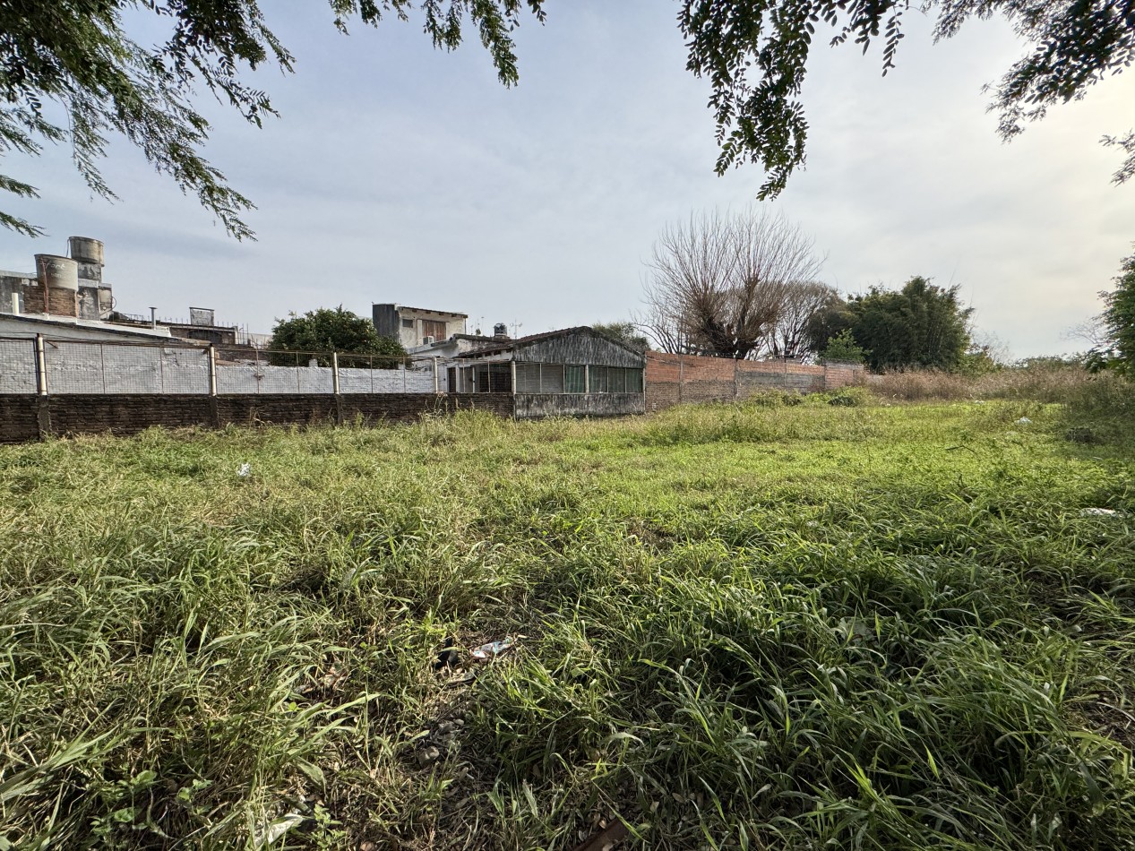 SE VENDE AMPLIO TERRENO EN PARANA 1500 m2