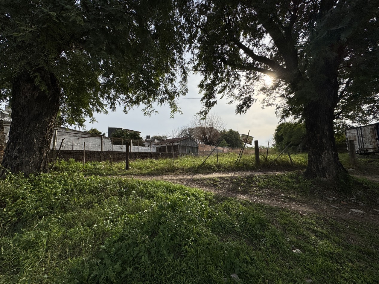 SE VENDE AMPLIO TERRENO EN PARANA 1500 m2
