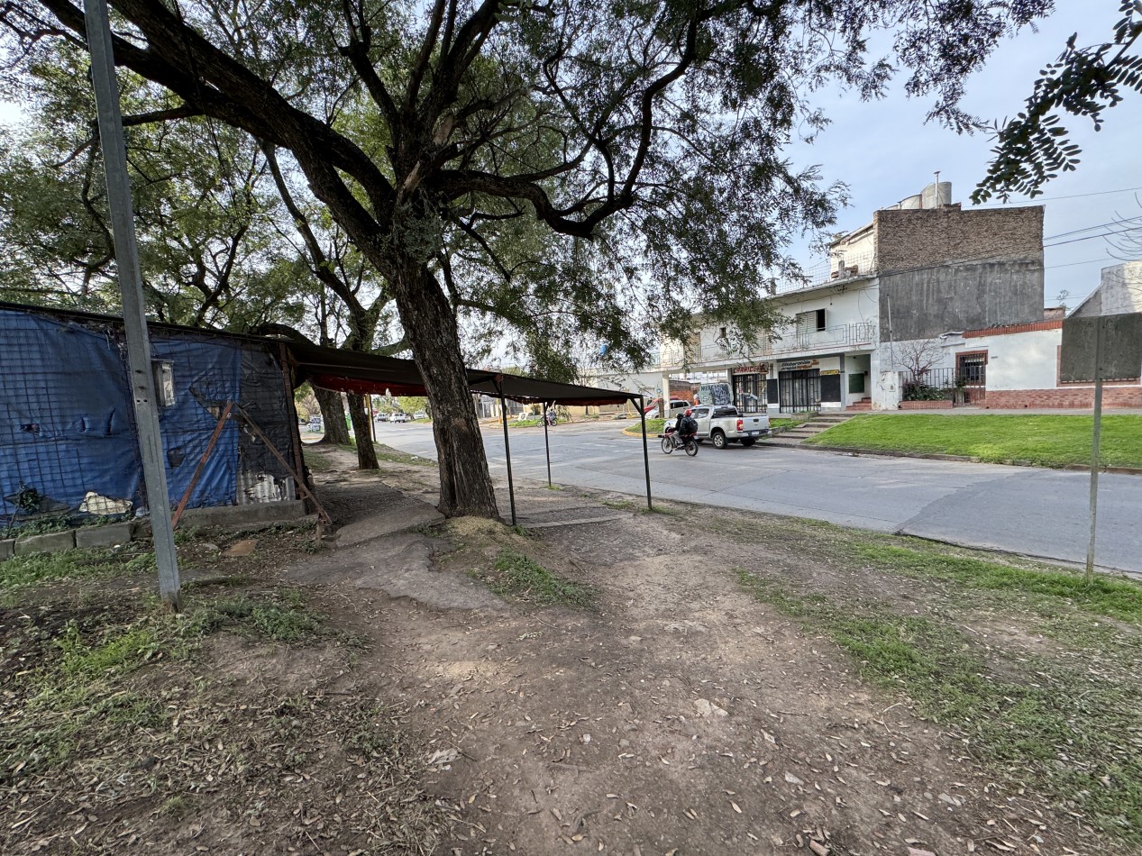 SE VENDE AMPLIO TERRENO EN PARANA 1500 m2