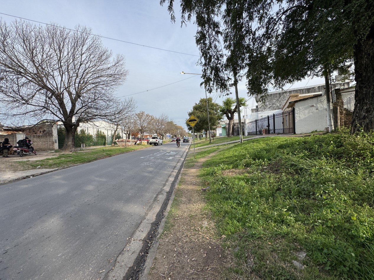 SE VENDE AMPLIO TERRENO EN PARANA 1500 m2