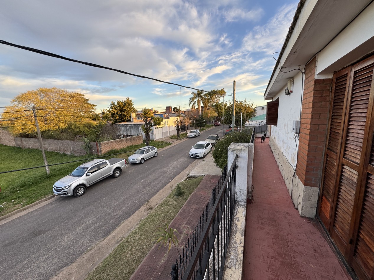 CASA EN VENTA - zona Av. de las Americas y Sarobe