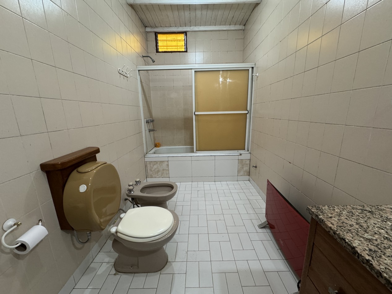 CASA EN VENTA - zona Av. de las Americas y Sarobe