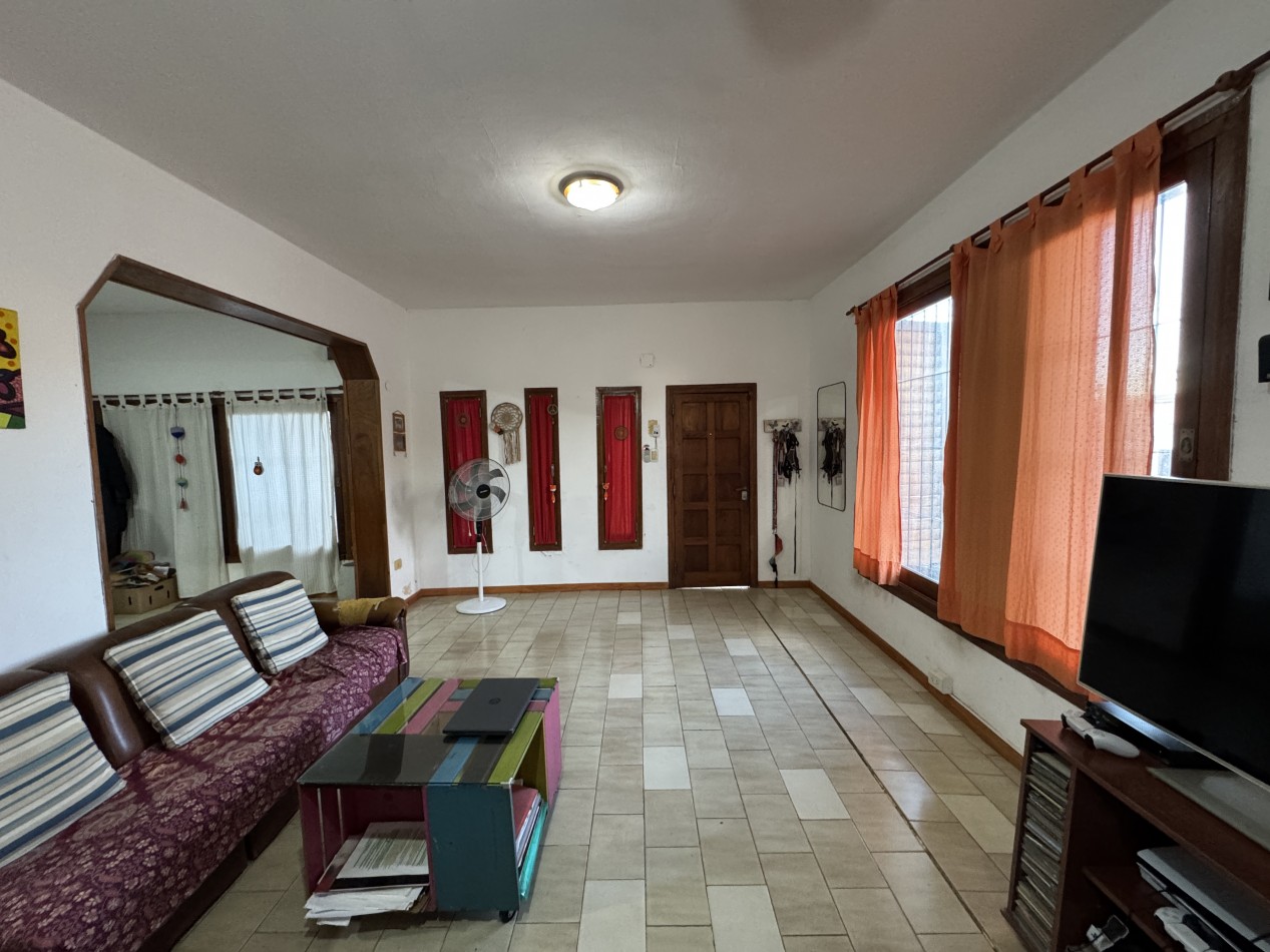 CASA EN VENTA - zona Av. de las Americas y Sarobe