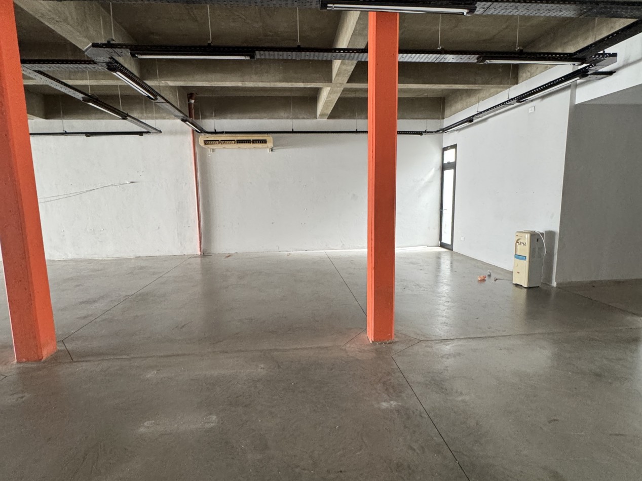 SE ALQUILA GRAN SALON COMERCIAL EN ORO VERDE