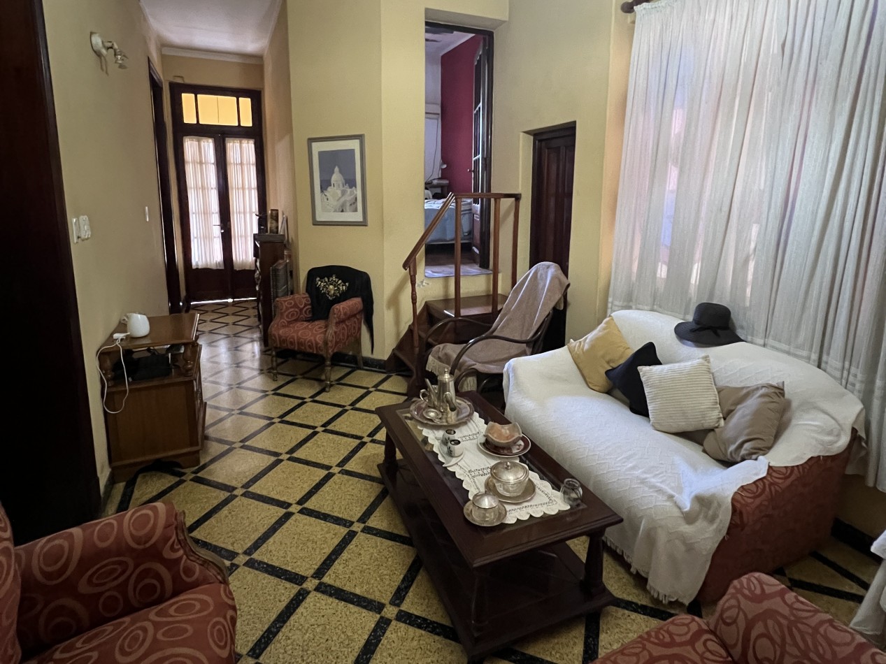CASA CENTRICA CALLE LA RIOJA Y URUGUAY