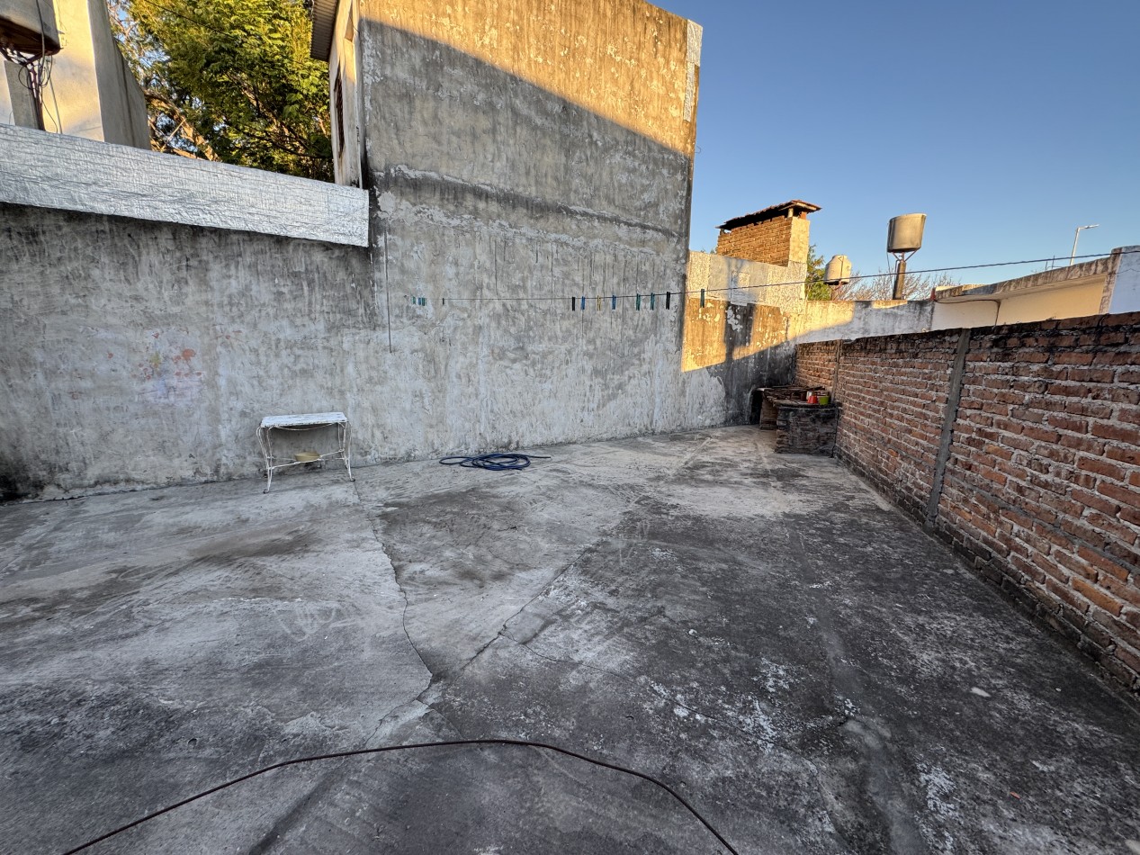 SE VENDE CASA ZONA MIGUEL DAVID Y ARTIGAS