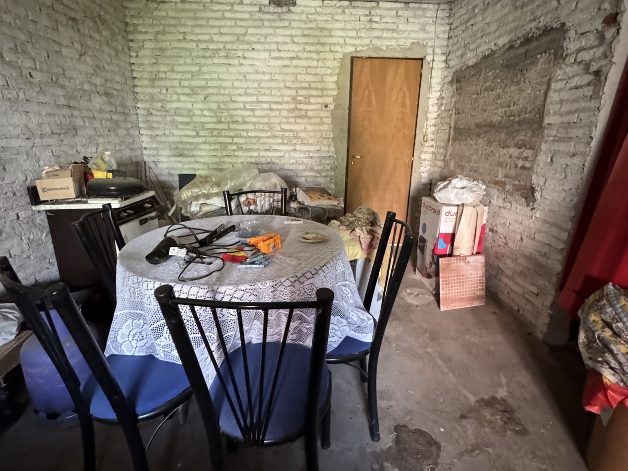 VENTA - CASA A REACONDICIONAR A METROS DE BLAS PARERA