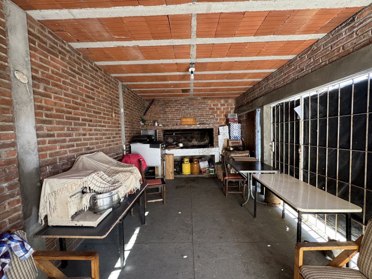SE VENDE CASA A MEDIA CUADRA DE AV. ALMAFUERTE