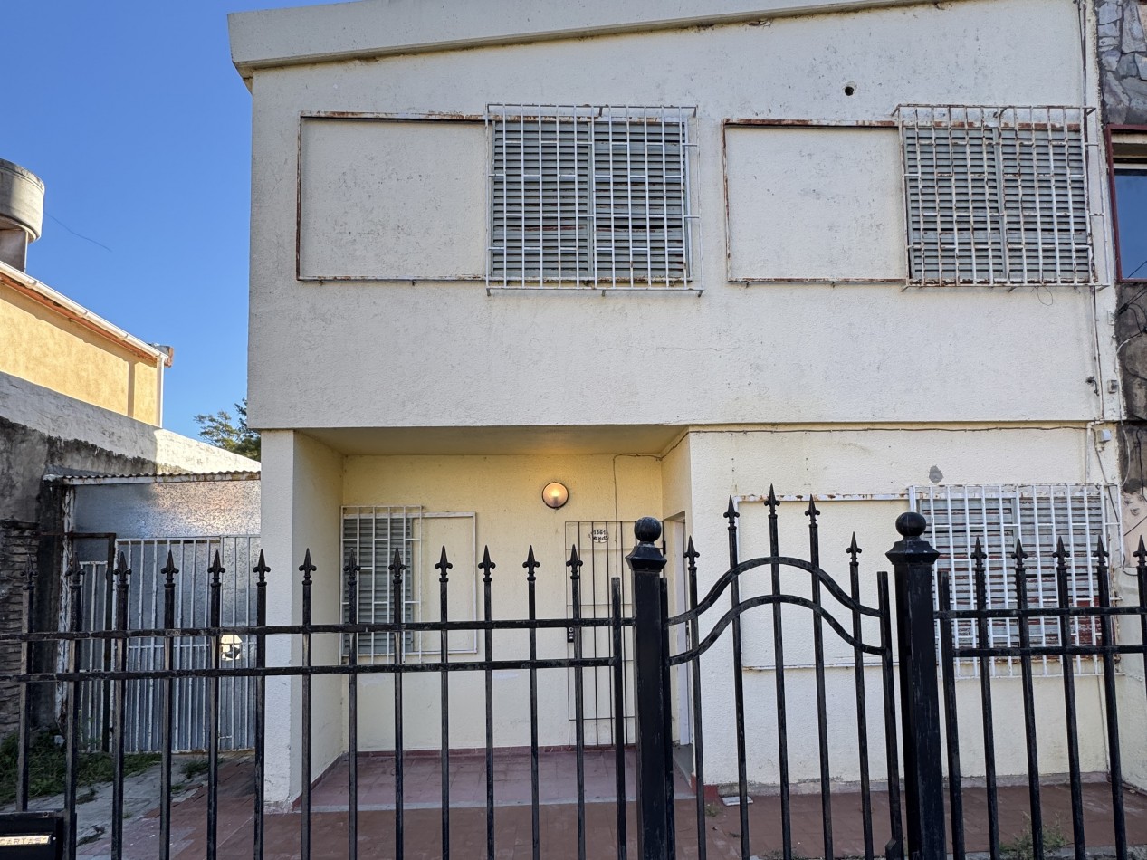 SE VENDE CASA ZONA ALTE. BROWN Y MANUEL CRESPO
