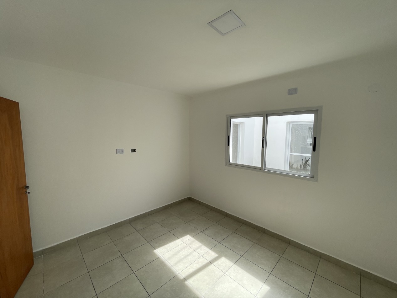 Casa en alquiler en Parana - DOS DORMITORIOS CON COCHERA A ESTRENAR