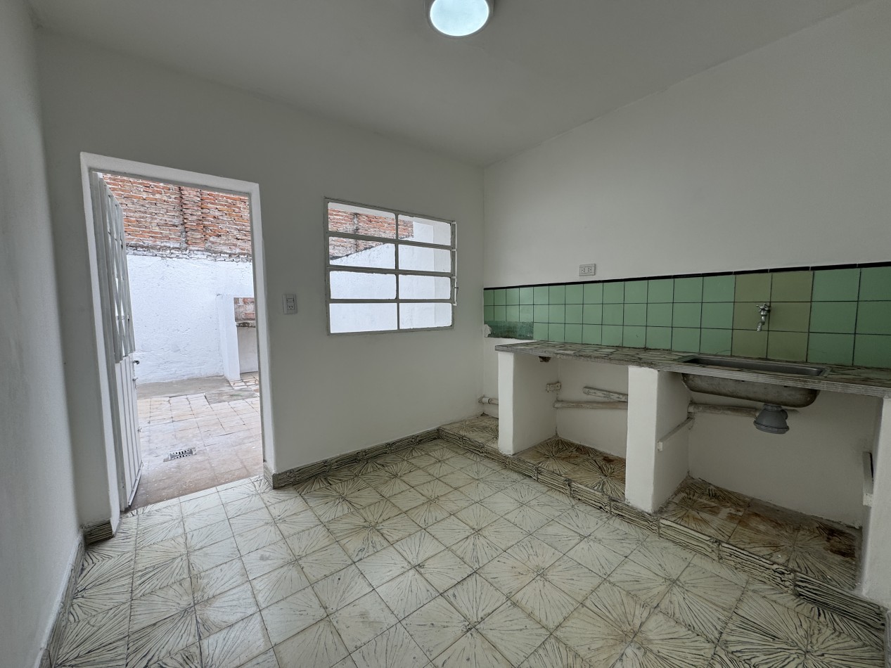 ALQUILER - 2 DORMITORIOS CON PATIO PARANA