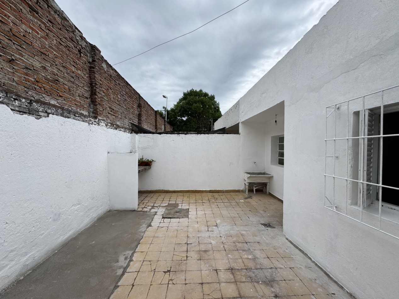 ALQUILER - 2 DORMITORIOS CON PATIO PARANA