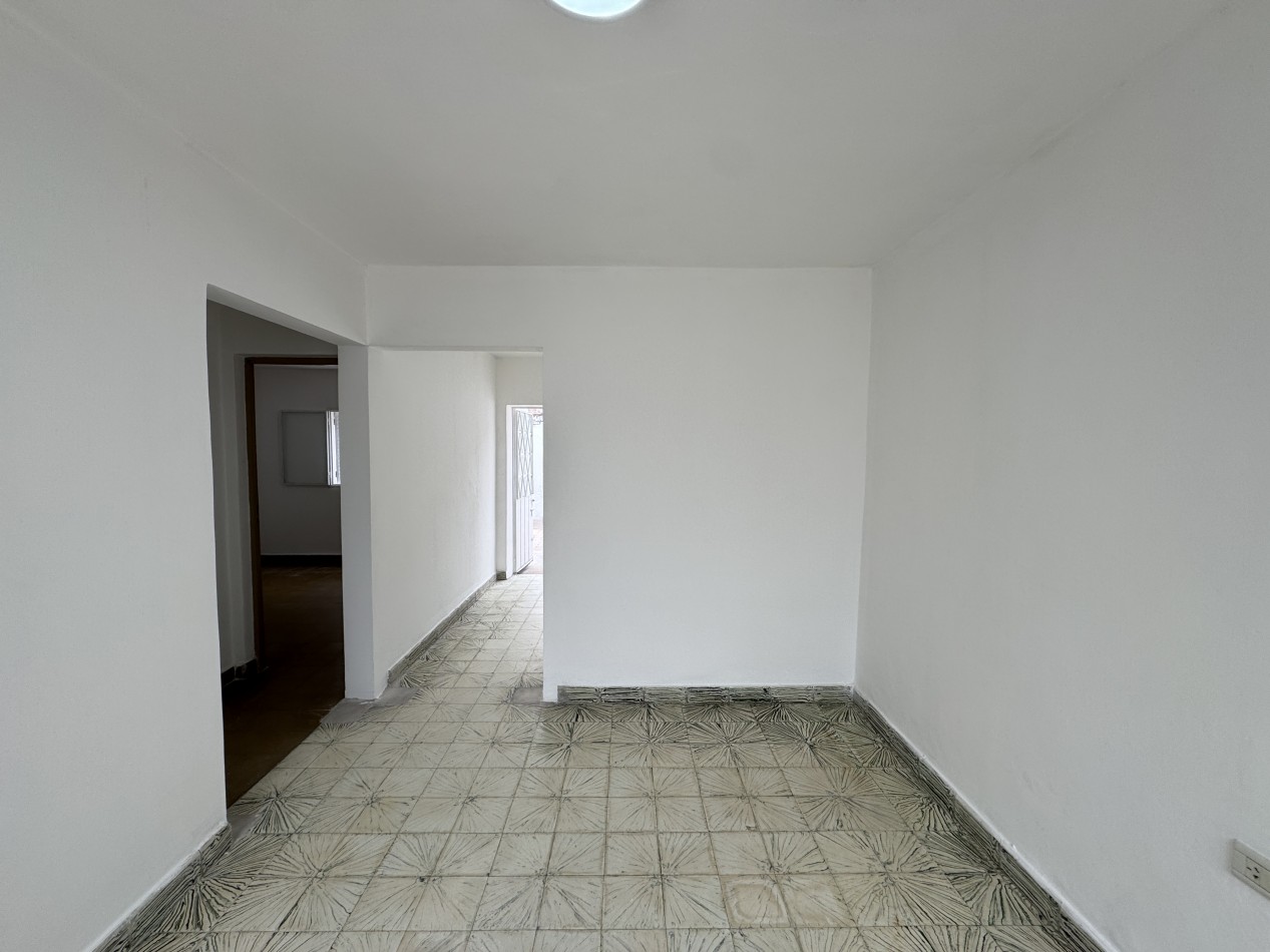 ALQUILER - 2 DORMITORIOS CON PATIO PARANA