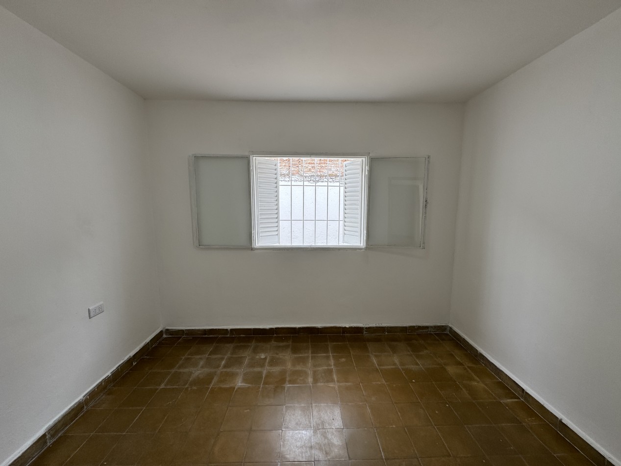 ALQUILER - 2 DORMITORIOS CON PATIO PARANA