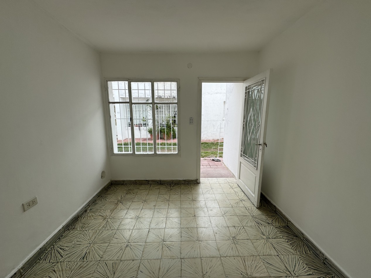 ALQUILER - 2 DORMITORIOS CON PATIO PARANA