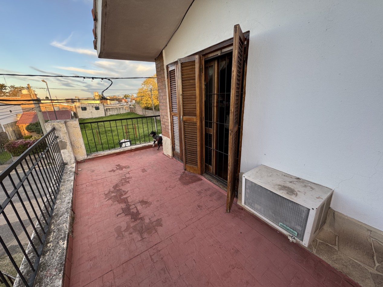 Casa en venta en Parana - Propiedad de dos plantas con ascensor, cochera y terraza
