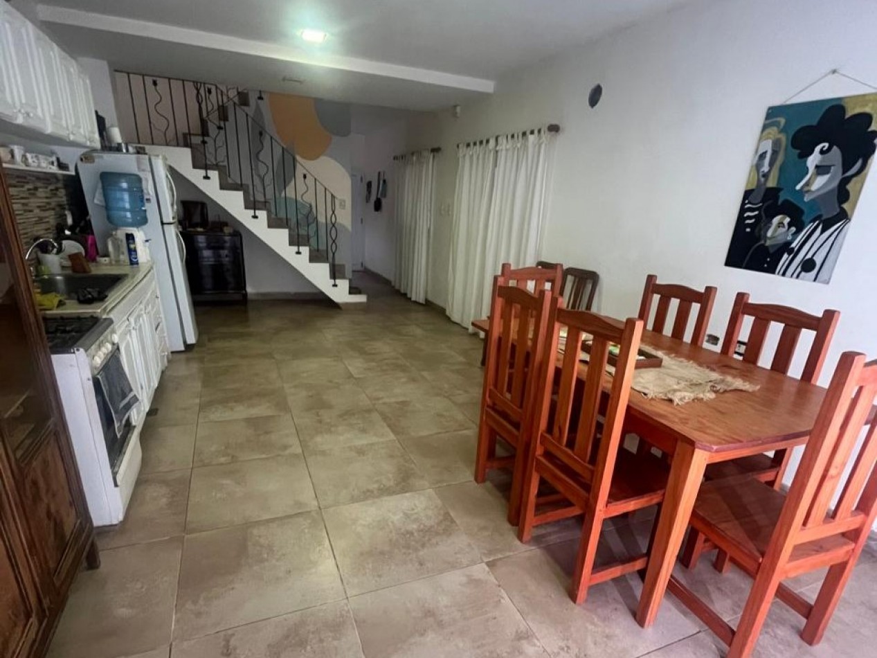 Casa en venta en Solvencia, San Benito - Dos plantas, cochera y patio