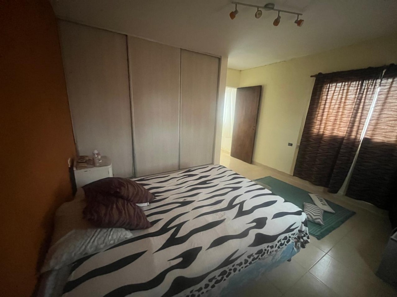 Casa en venta en Solvencia, San Benito - Dos plantas, cochera y patio