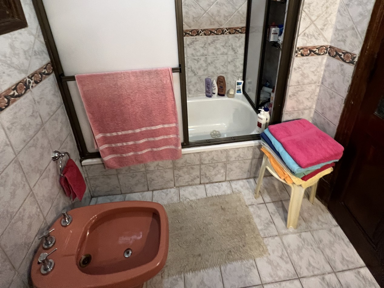 Casa en venta en zona centrica de Parana - Amplio terreno, pileta, quincho y excelente ubicacion