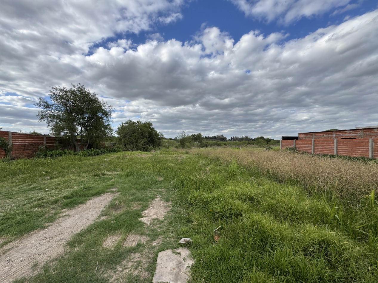 Terreno de 2.500 m² con amplio frente - Ideal proyecto o inversion en Parana