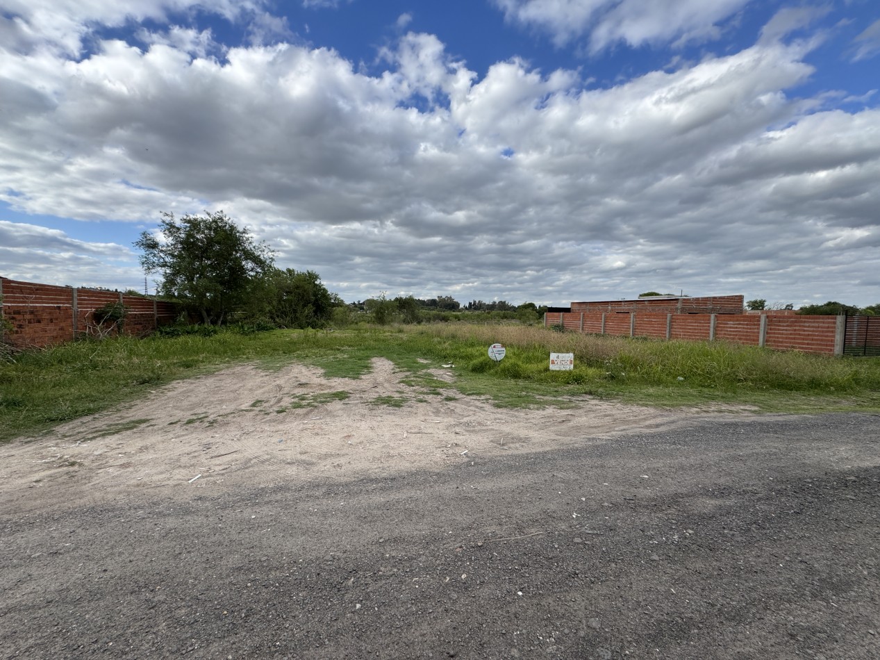 Terreno de 2.500 m² con amplio frente - Ideal proyecto o inversion en Parana