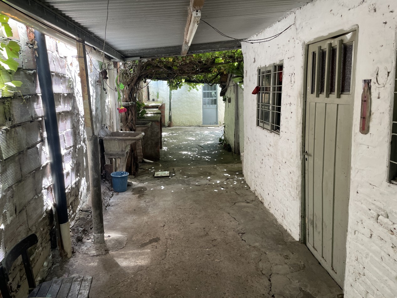 Casa a reciclar con gran terreno y potencial de renta - Zona Brown y Rondeau en Parana