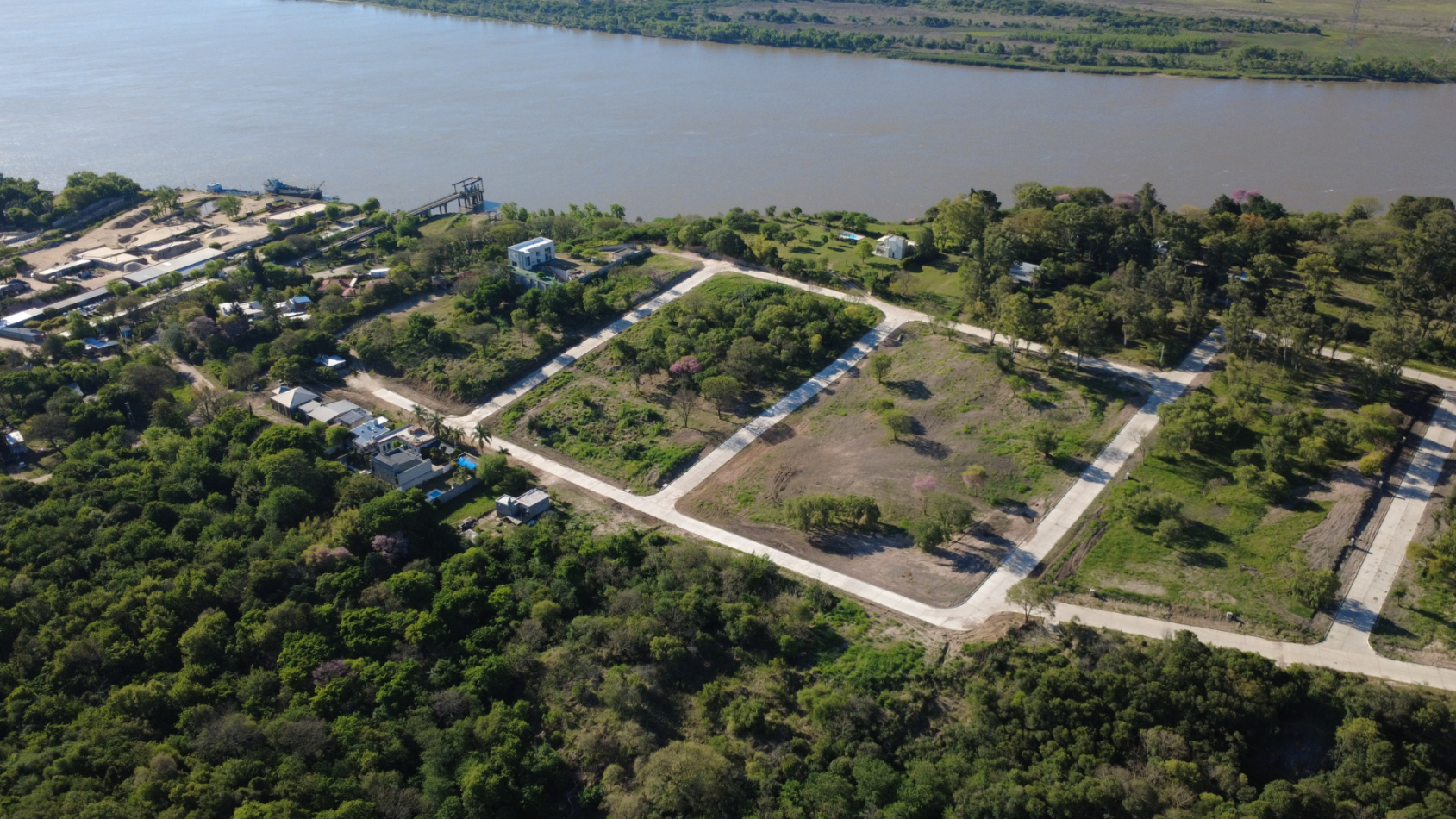 Lotes residenciales cerca del rio de 450 m² y 675 m² - Zona con excelente conectividad Parana