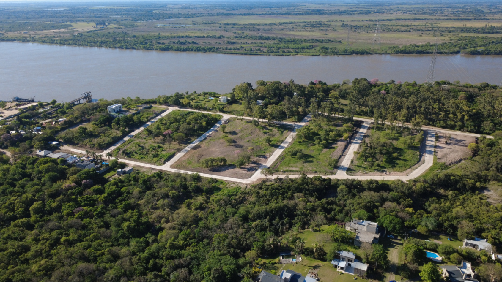 Lotes residenciales cerca del rio de 450 m² y 675 m² - Zona con excelente conectividad Parana