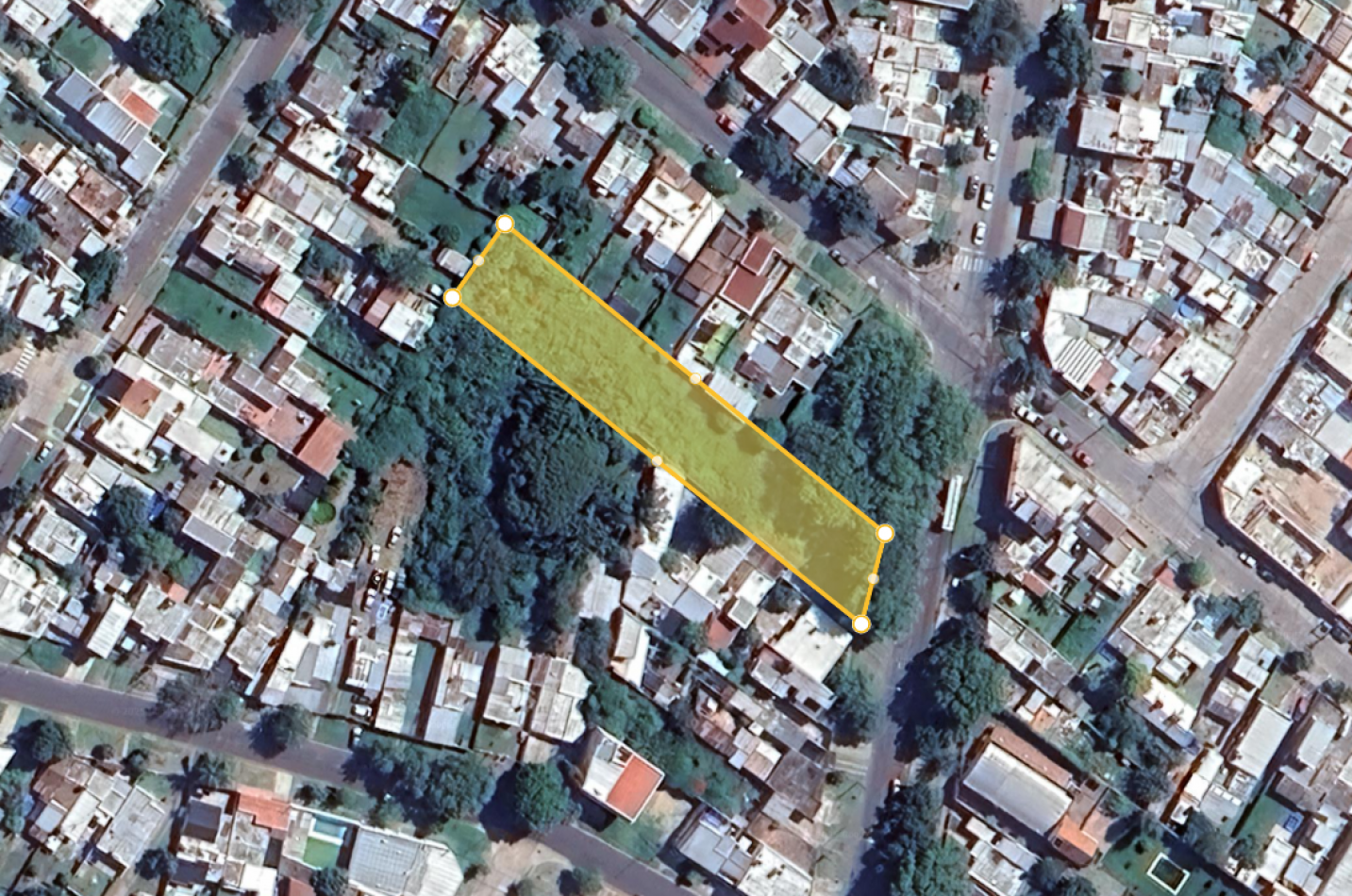 Terreno de 1.500 m² con gran frente - Zona comercial Montiel y Casiano Calderon en Parana