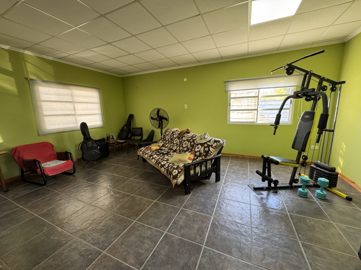 Casa de 2 dormitorios con pileta en terreno de 1.000 m² - Colonia Avellaneda