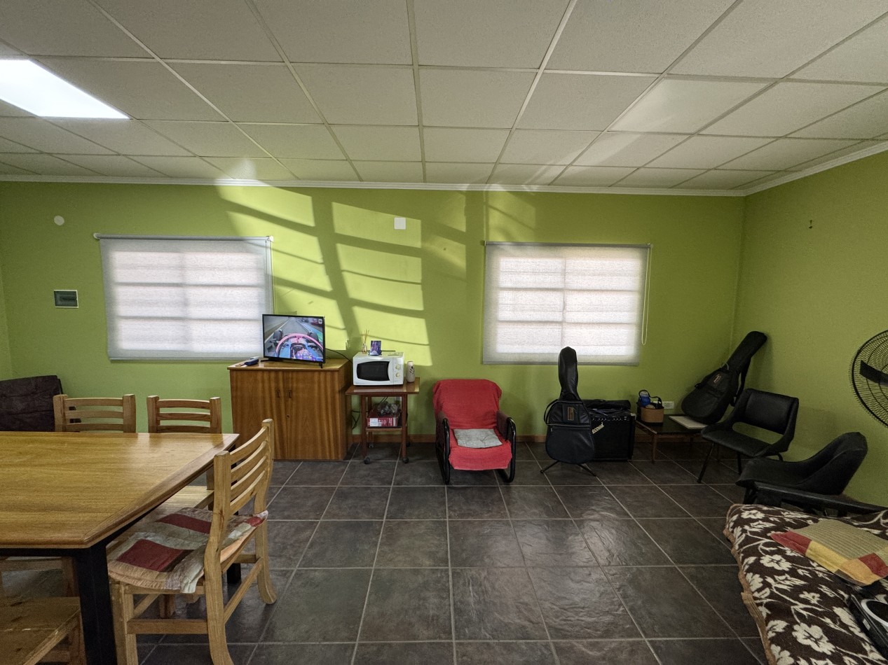 Casa de 2 dormitorios con pileta en terreno de 1.000 m² - Colonia Avellaneda