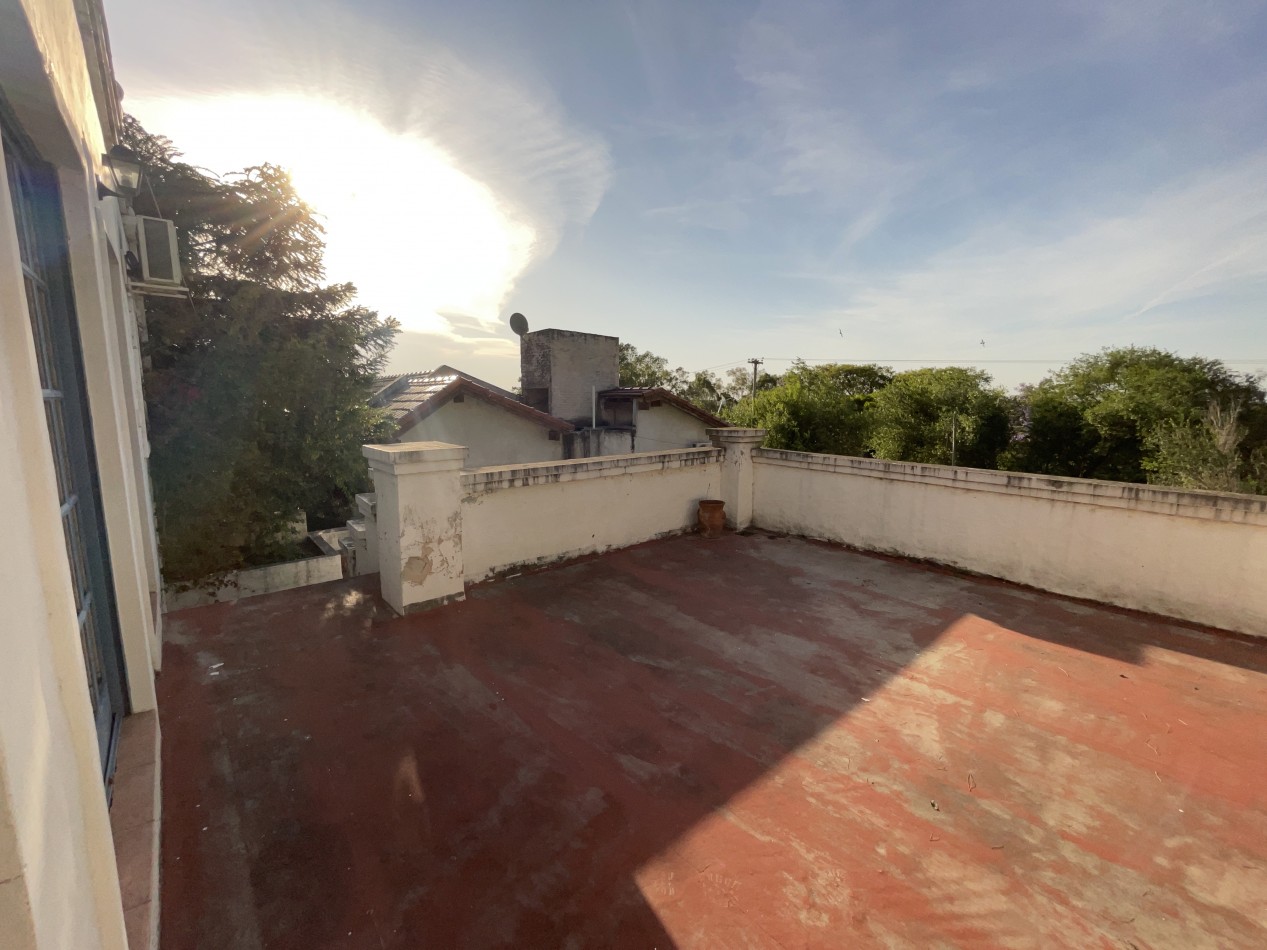 Casa con vista al rio y pileta | A refaccionar | - Frente al camping en Villa Urquiza, Entre Rios