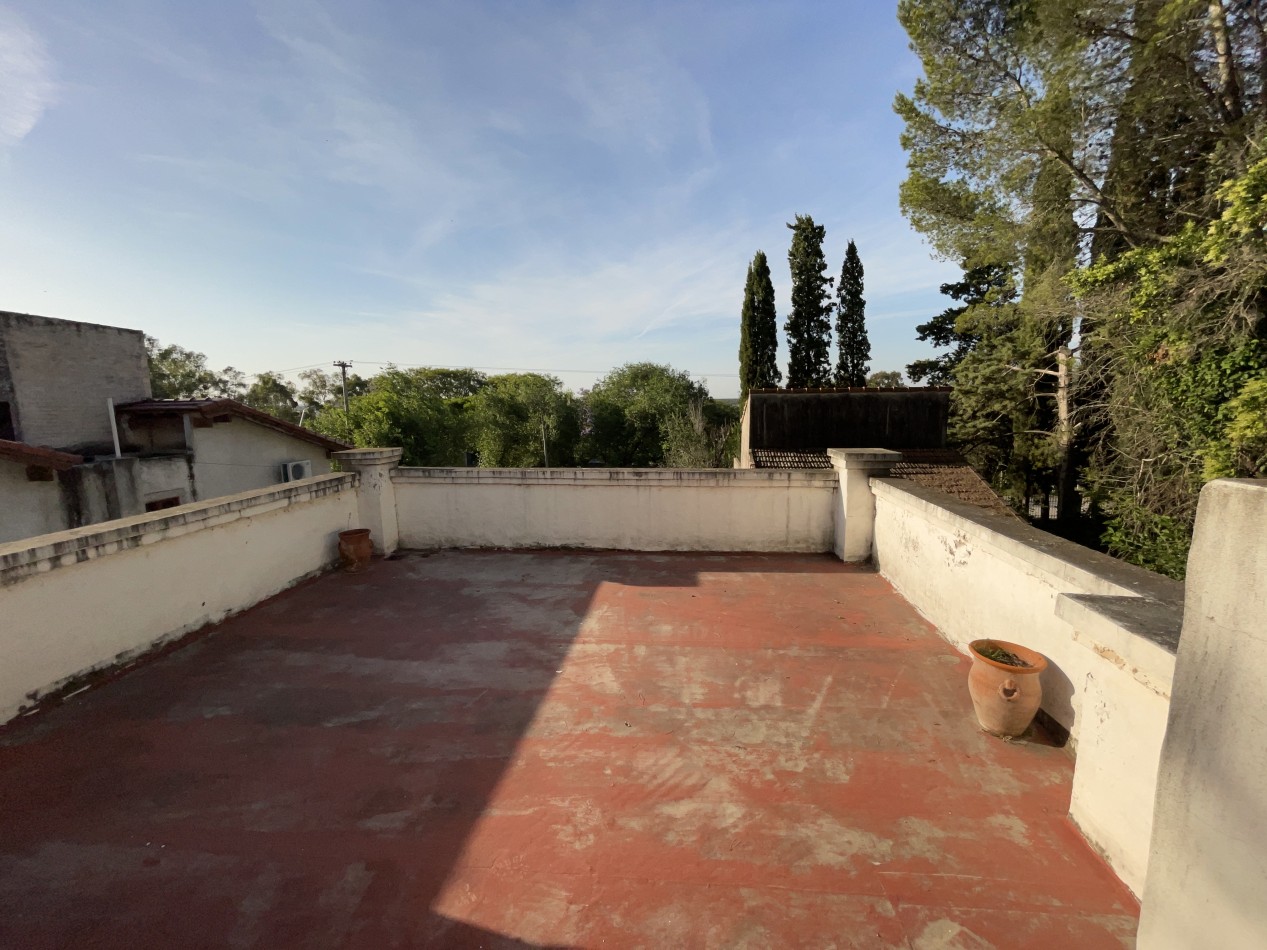 Casa con vista al rio y pileta | A refaccionar | - Frente al camping en Villa Urquiza, Entre Rios