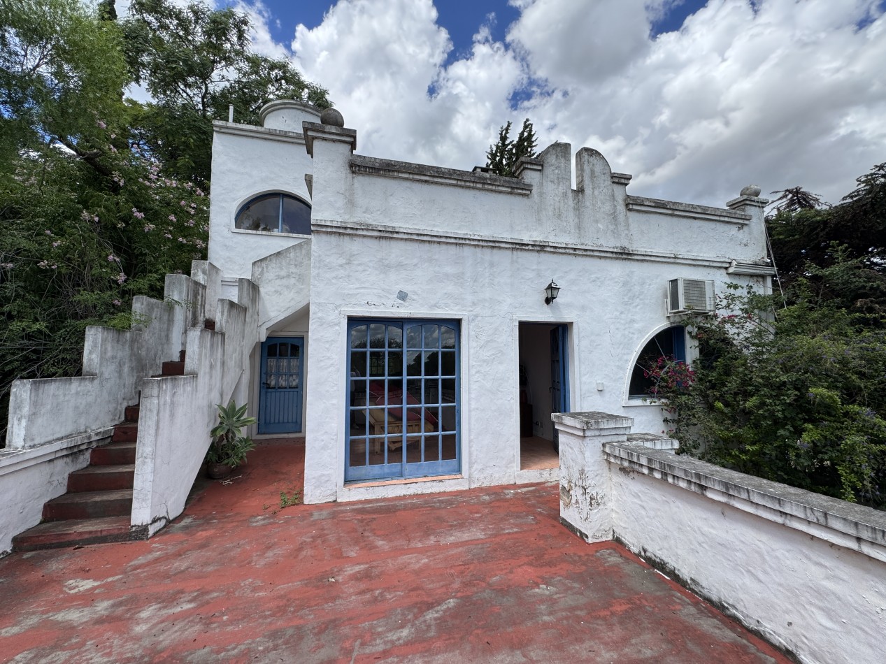 Casa con vista al rio y pileta | A refaccionar | - Frente al camping en Villa Urquiza, Entre Rios