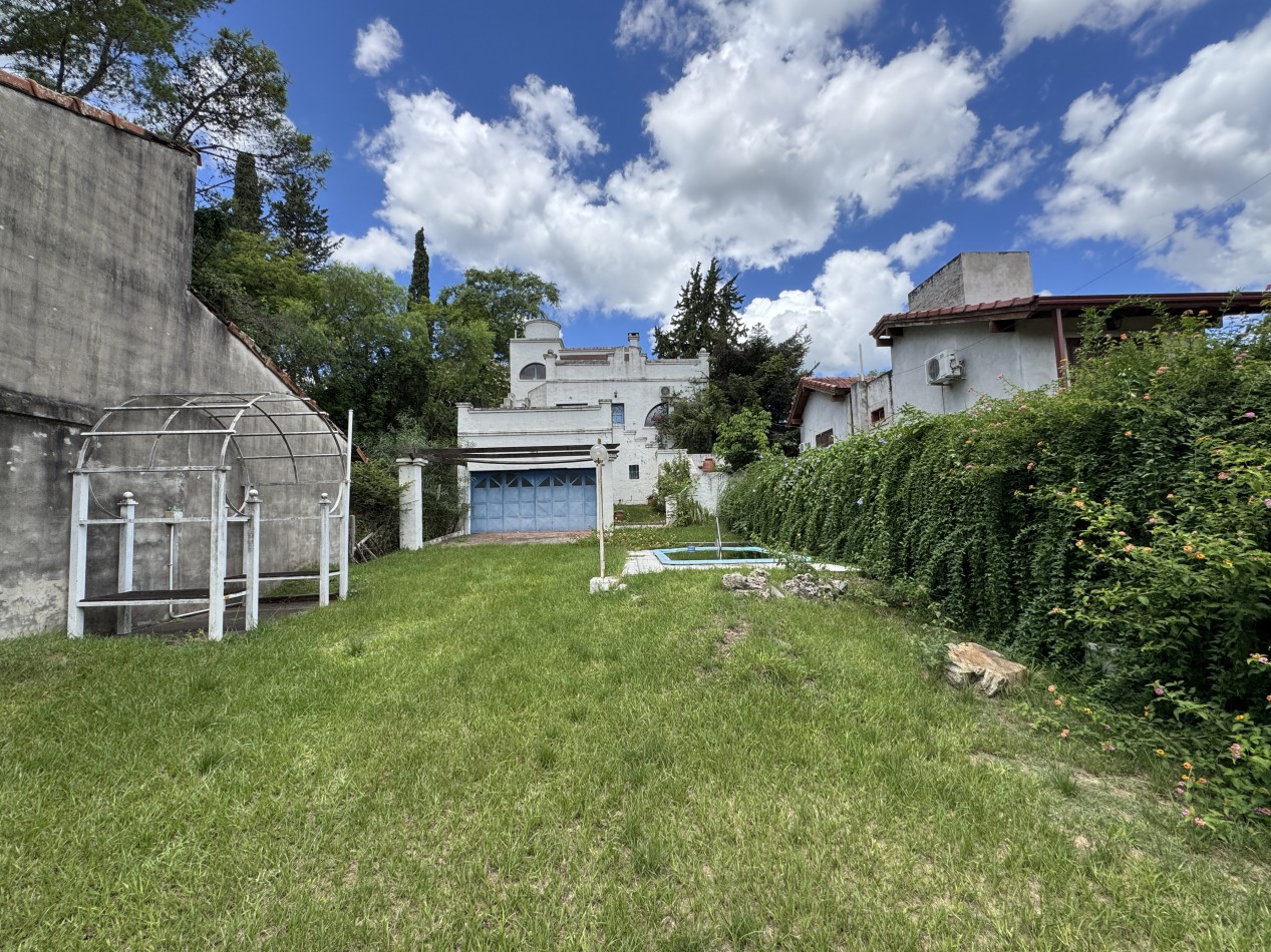 Casa con vista al rio y pileta | A refaccionar | - Frente al camping en Villa Urquiza, Entre Rios