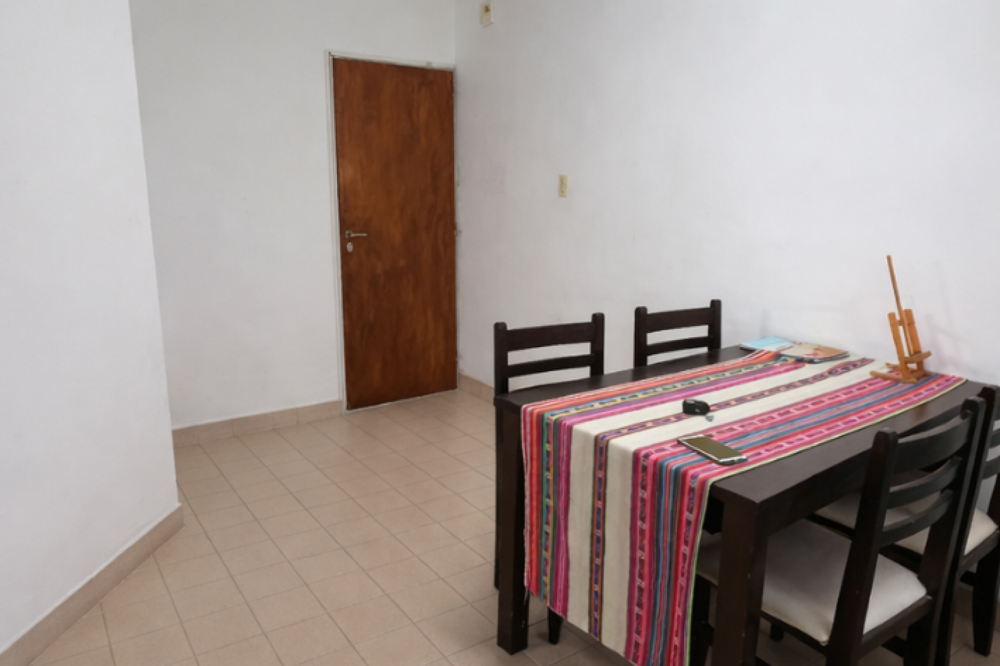 Departamento de 2 dormitorios con cochera y balcon al frente 