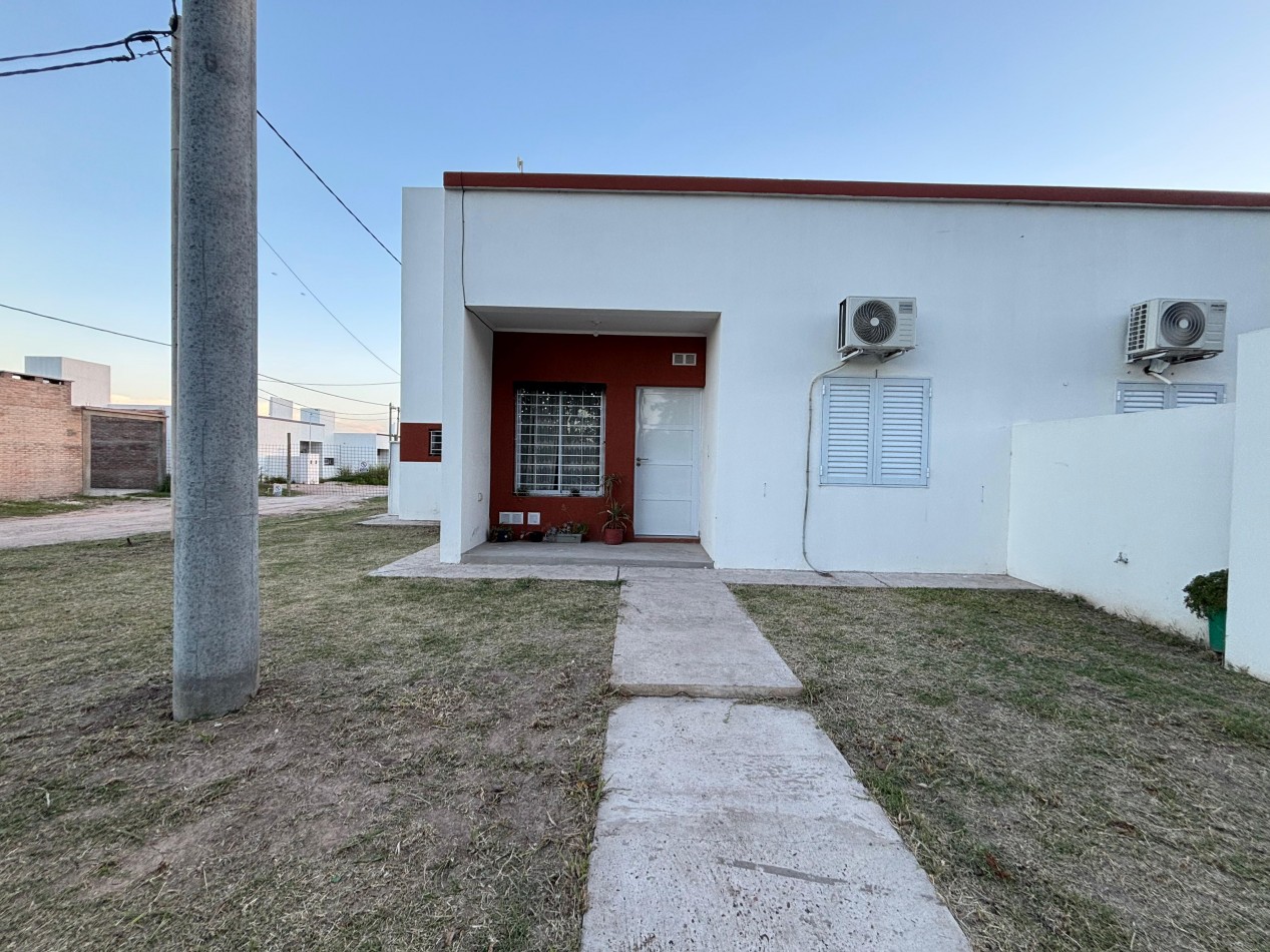 Casa a estrenar de 1 dormitorio con patio en Parana