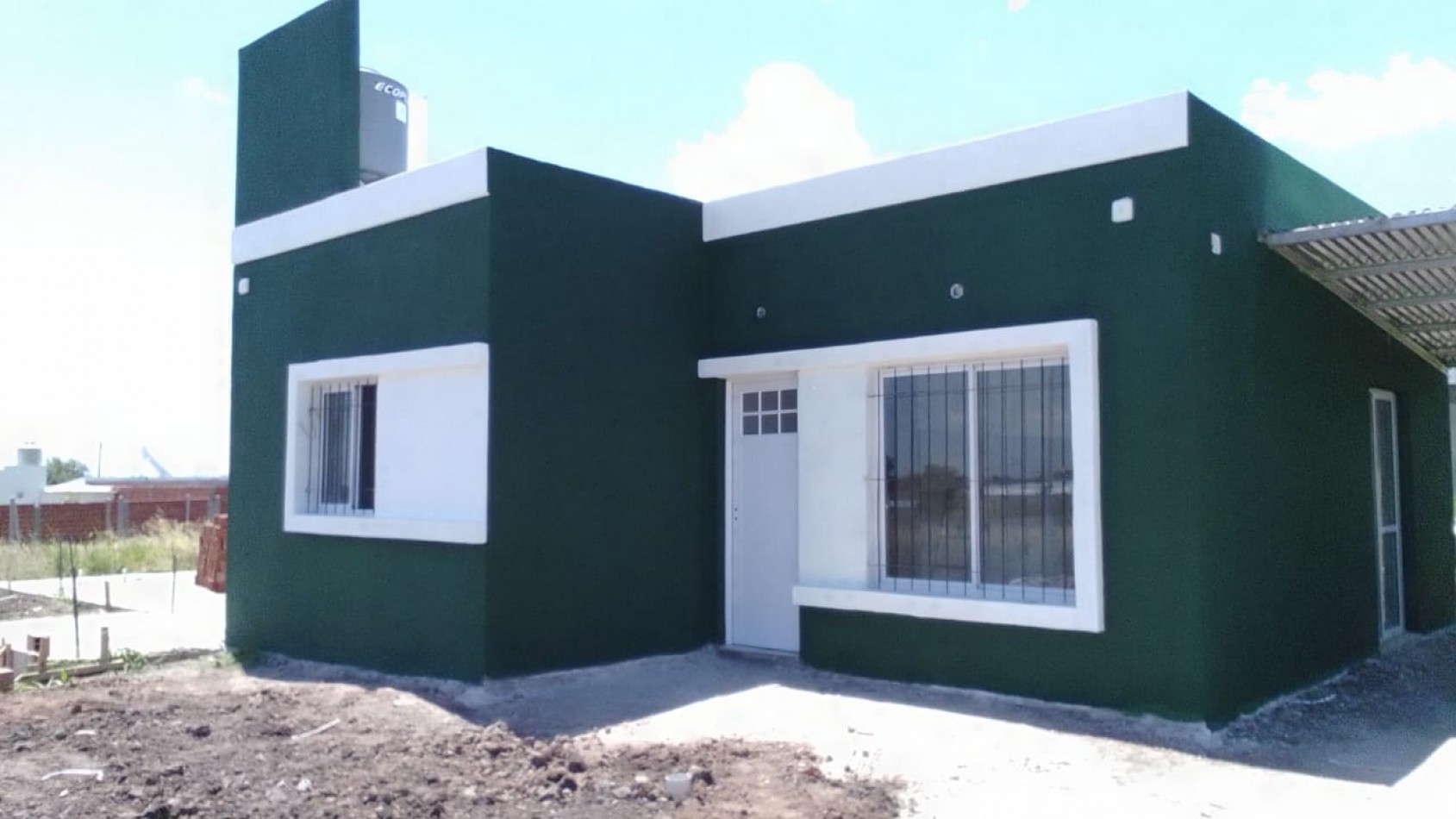 Casa de 2 dormitorios apta credito con patio y cochera - Barrio Solvencia en San Benito
