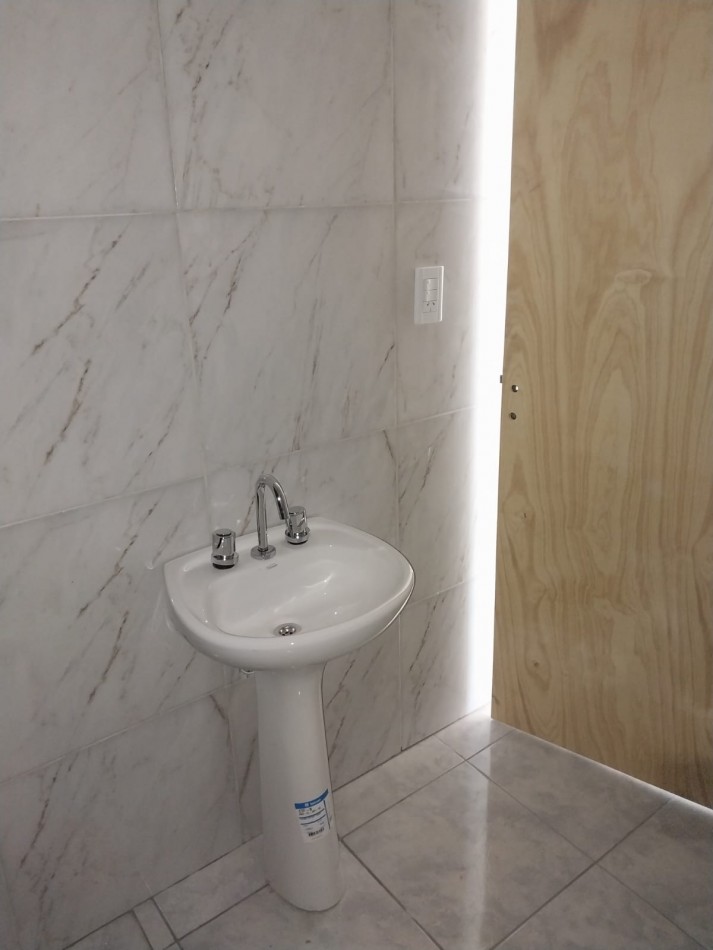 Casa de 2 dormitorios apta credito con patio y cochera - Barrio Solvencia en San Benito