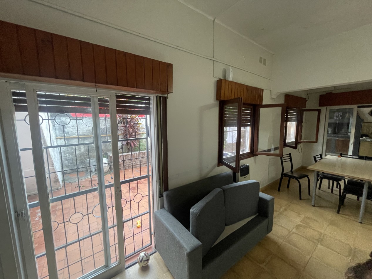 Casa de 2 dormitorios apta credito hipotecario con patio y cochera - Parana