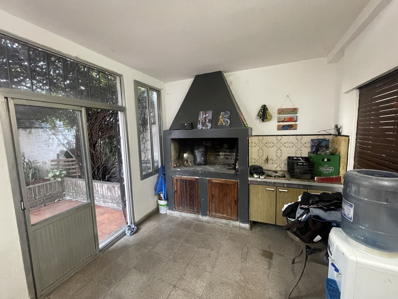 Casa de 2 dormitorios apta credito hipotecario con patio y cochera - Parana