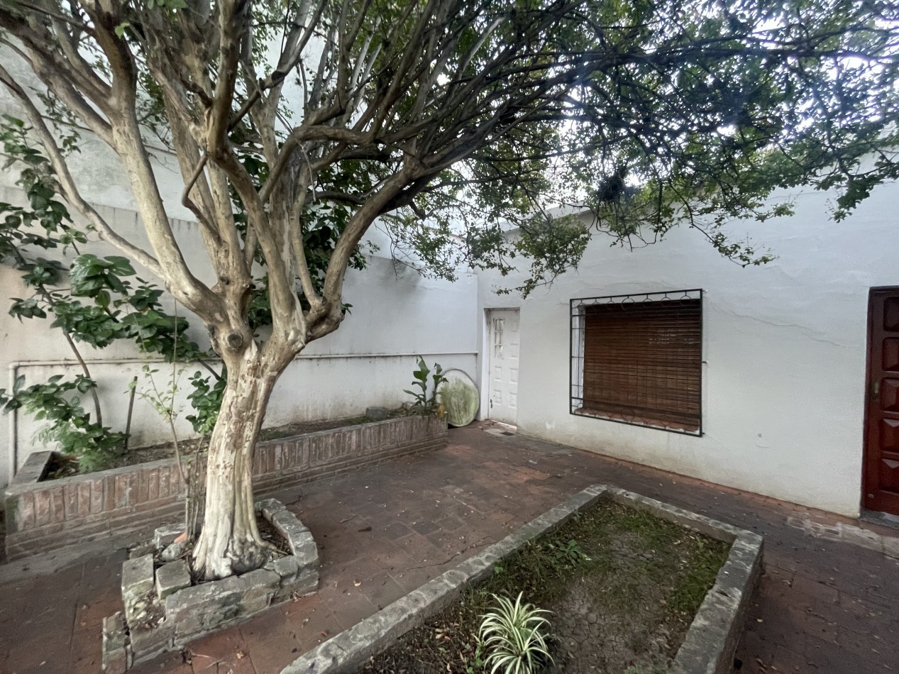 Casa de 2 dormitorios apta credito hipotecario con patio y cochera - Parana