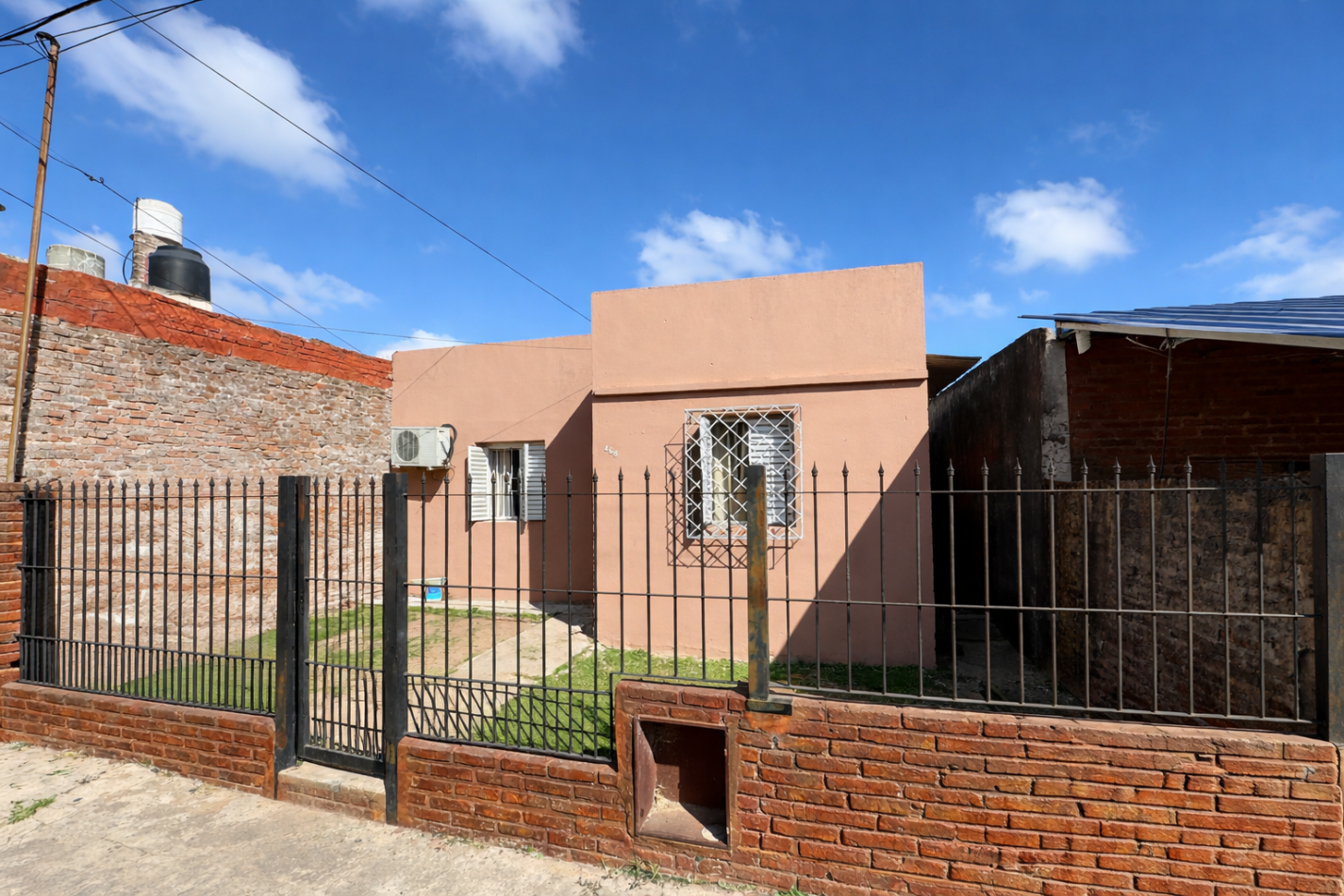 Casa de 2 dormitorios apta credito con patio