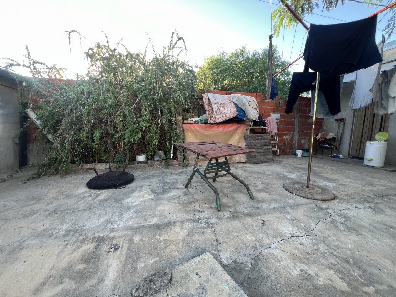 Casa de 3 dormitorios apta credito con quincho - en Colonia Avellaneda