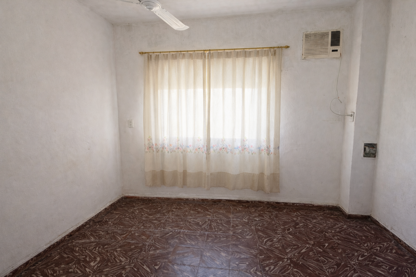 Casa de 2 dormitorios con patio y quincho - A media cuadra de Av. Almafuerte en Parana