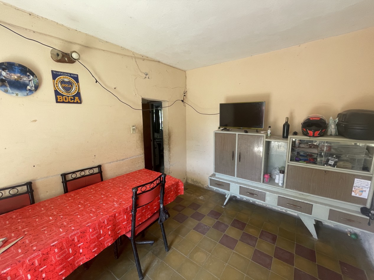 Casa de 2 dormitorios a refaccionar con patio y cochera - San Benito