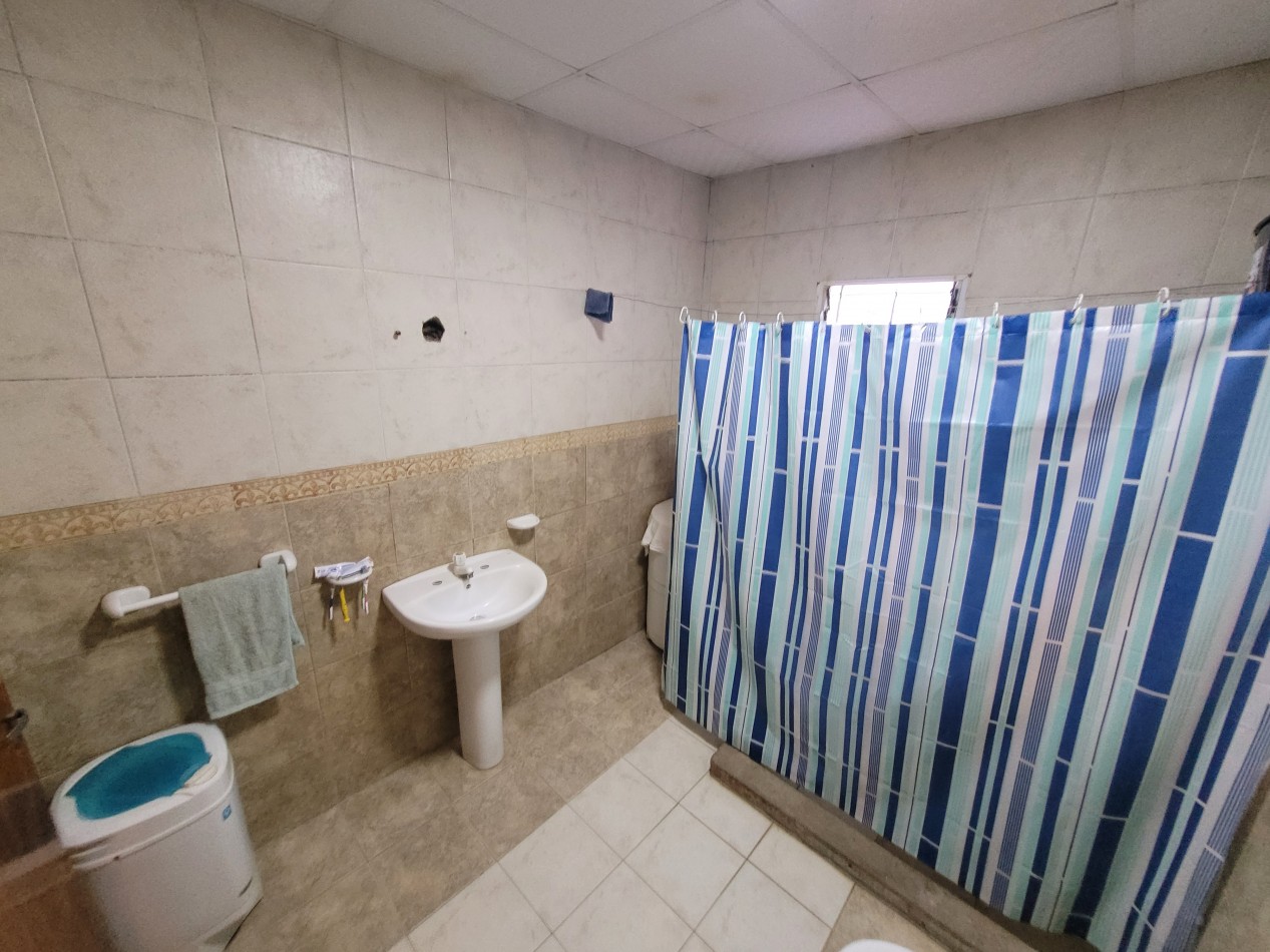 Casa de 2 dormitorios apta credito en esquina - Terreno amplio en Colonia Avellaneda