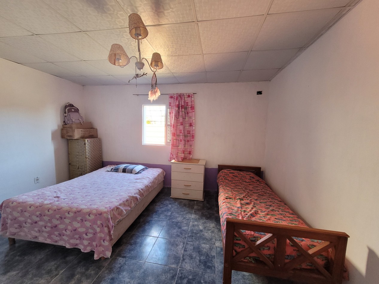 Casa de 2 dormitorios apta credito en esquina - Terreno amplio en Colonia Avellaneda